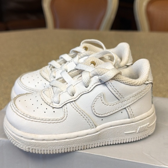 Nike Air Force 1 - Picture 2 of 3